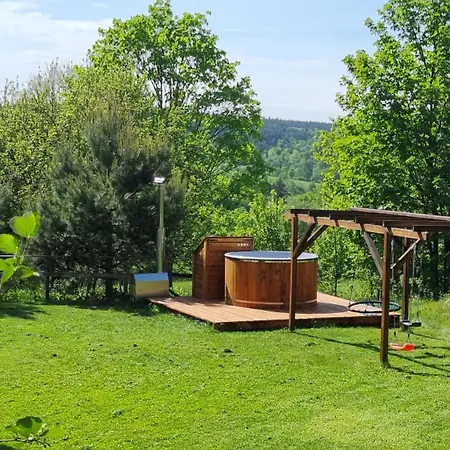 Domek w górach z jacuzzi, balią i basenem Casa de Férias Nowica