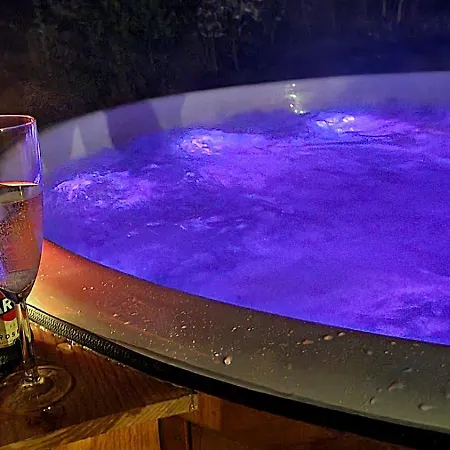 W Gorach Z Jacuzzi, Balia I Basenem