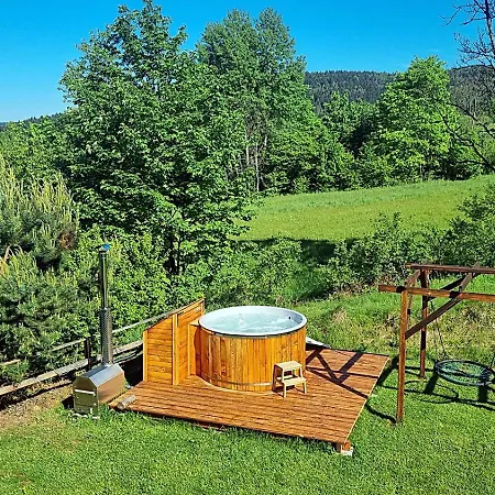 Domek w górach z jacuzzi, balią i basenem Casa de Férias Nowica