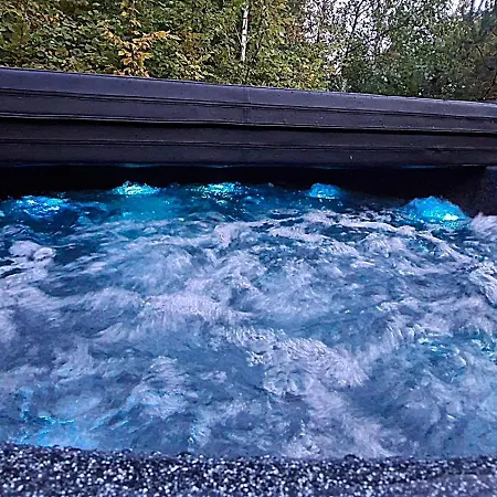 W Gorach Z Jacuzzi, Balia I Basenem Nowica