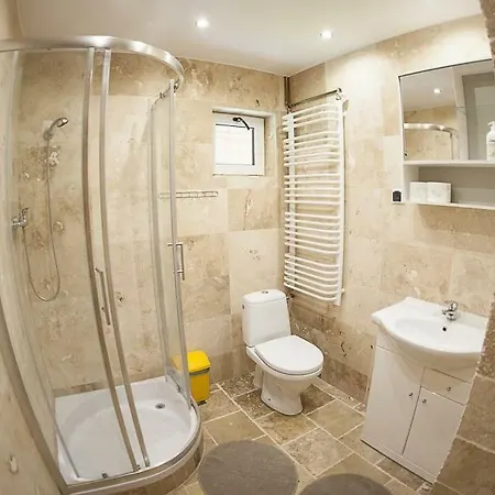 Tatil Evi W Gorach Z Jacuzzi, Balia I Basenem Nowica